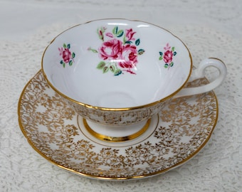Tasse à thé et soucoupe vintage anglaises en porcelaine tendre : roses en chintz doré