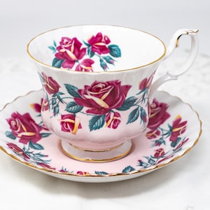 Royal Albert &quot;Lakeside series: Windermere&quot; teacup and saucer set, vintage bone china, please read the description.