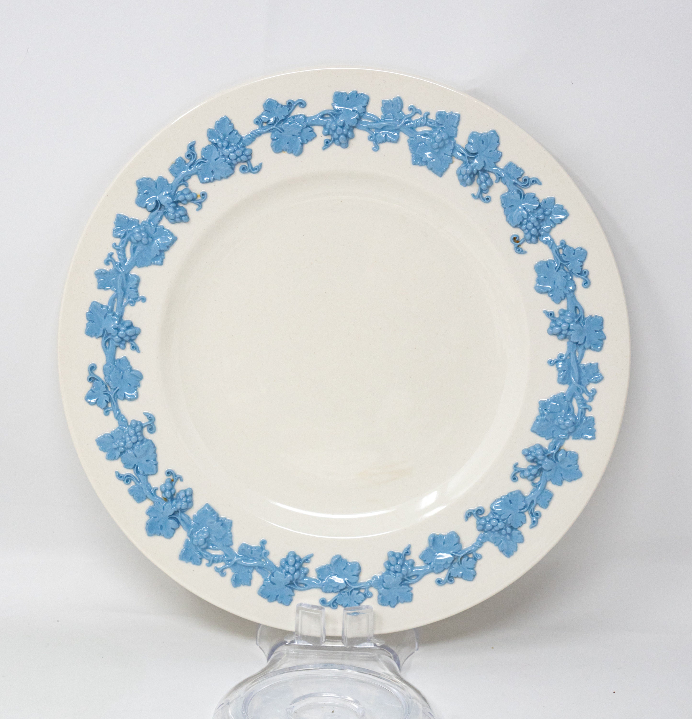 Replacement: Wedgwood of Etruria and Barlaston Round Plate