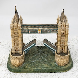 Lilliput Lane Tower Bridge - Etsy