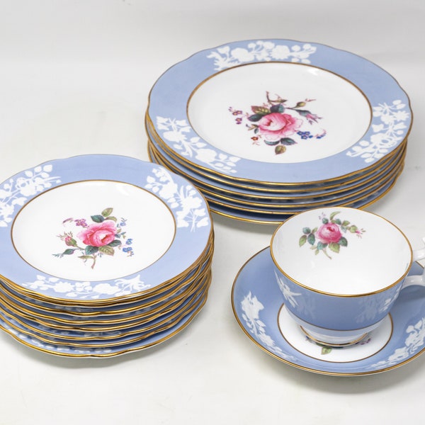 Selection of Copeland Spode "Maritime rose" pattern: teacups, plates and bowls, embossed white flowers, vintage bone china