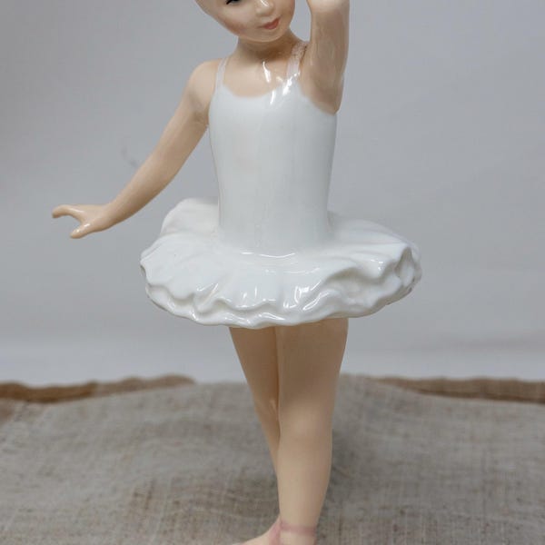 Royal Doulton collectible figurine "Little Ballerina", HN3395, vintage bone china, England, 1992