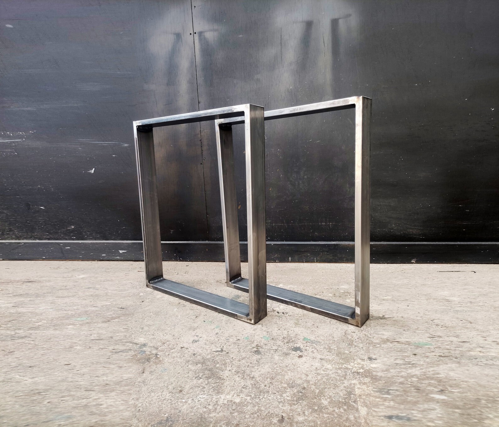 Chunky metal 2024 table legs