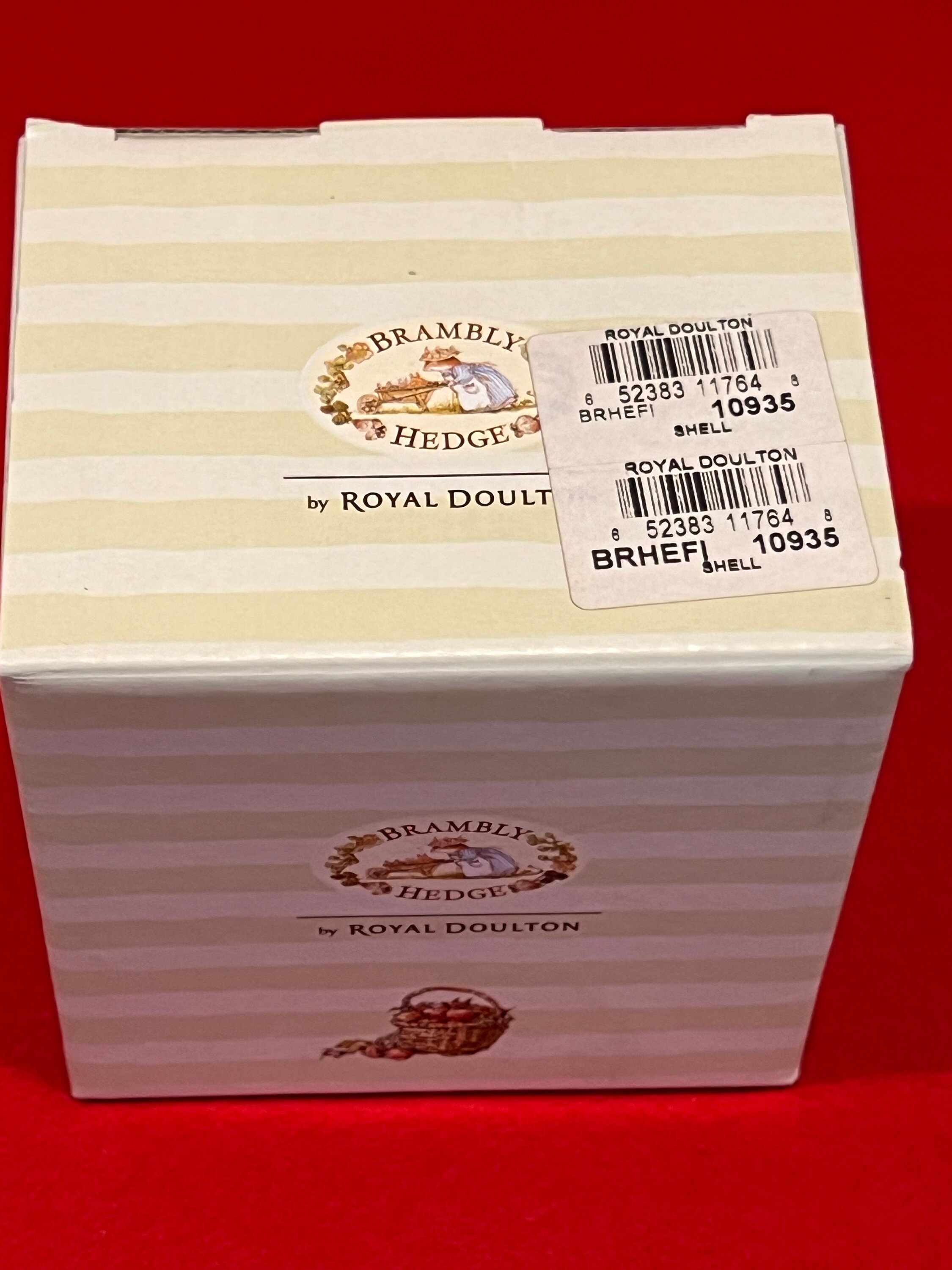 ブランブリーヘッジ フィギュリン DBH42 SHELL シーストーリー Royal Doulton Brambly Hedge Figurine Shell DBH 42 the Sea