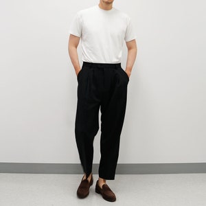 Basic Oversized Men&#39;s Suit Pants in Black Color / Dress Pleat Semi-Balloon Fit Tailored Trousers
