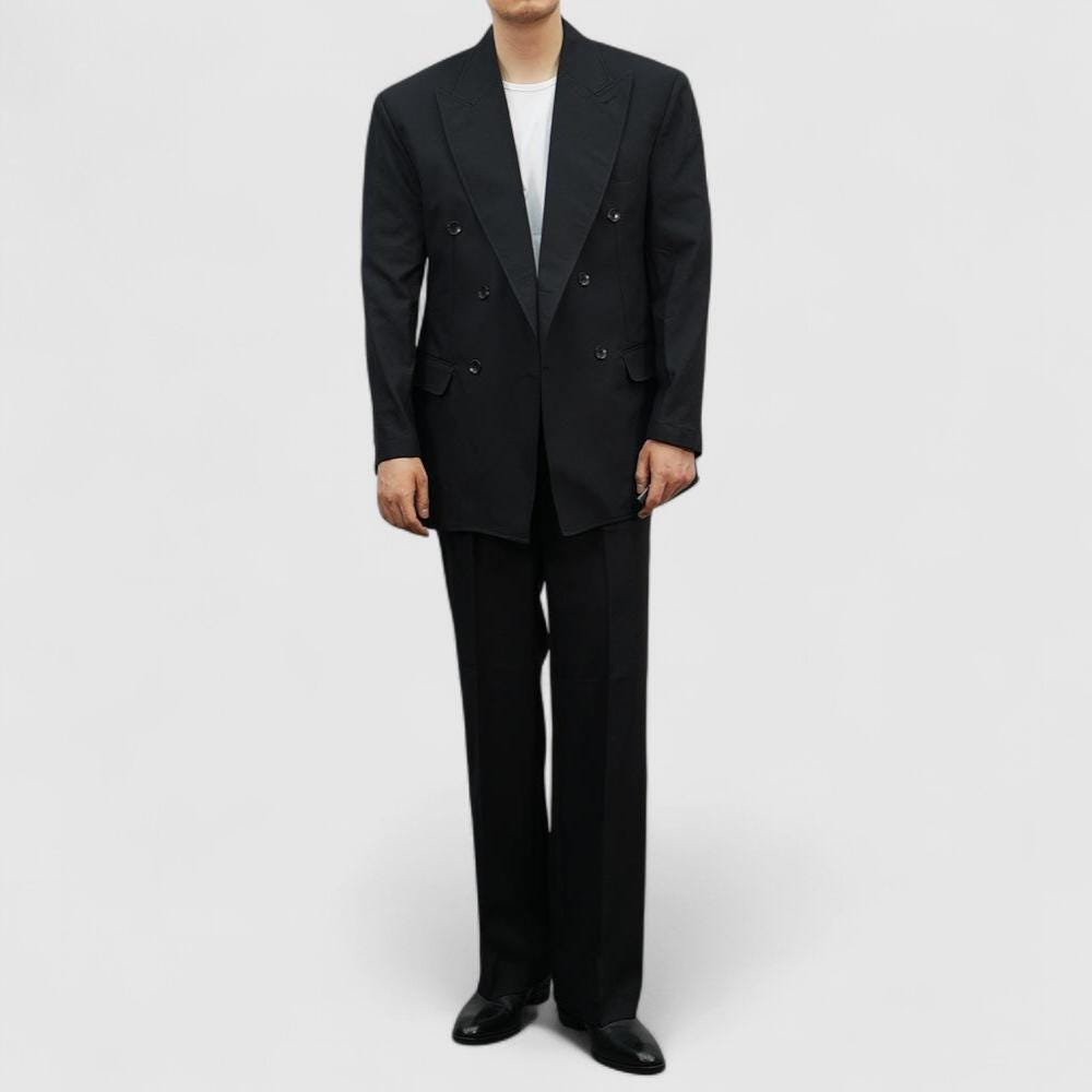 Black and white men's suit México
