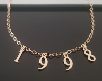 Collier année de naissance, collier année personnalisé, collier ras du cou personnalisé date de naissance, collier ras du cou pour femme, cadeau collier chiffre porte-bonheur