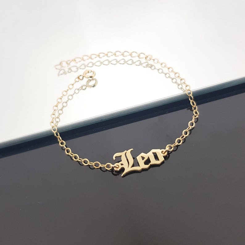 Lejonarmband, Lejonets stjärnteckenarmband, Lejonets horoskoparmband, Lejonets gammalengelska typsnittarmband, Lejonets födelsedagspresent, Lejonpresent bild 1