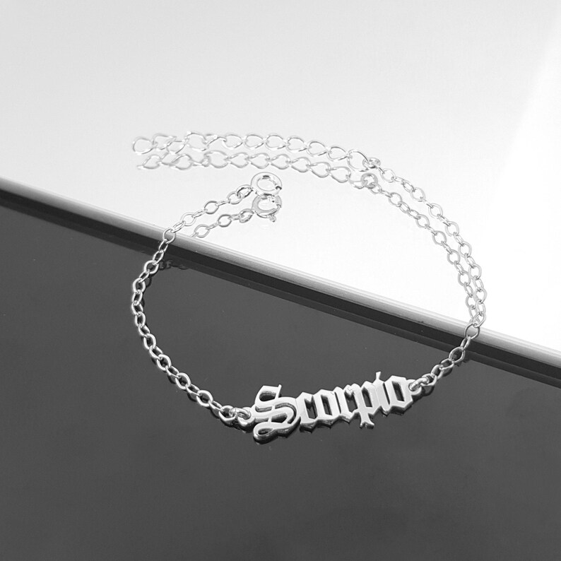 Skorpion Armband, Skorpion Sternzeichen Armband, Skorpion Horoskop Armband, Skorpion Old English Font Armband, Skorpion Geburtstag Geschenkideen Bild 2