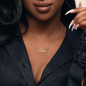 Gepersonaliseerde naamketting, sterling zilver of verguld, sieraden met sierlijke tekst. afbeelding 3