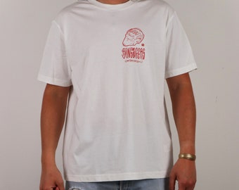 Camiseta Bonsaigers Blanca y Roja Productores de Bonsai Hechos a Mano Blanco para Bonsai Yamadori no es un crimen
