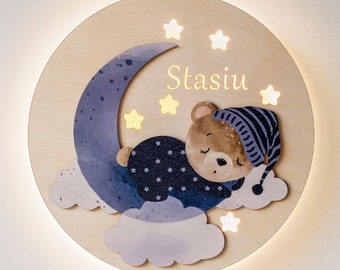 Schlafender blauer Teddybär auf dem Mond - Personalisierte LED Nachtlampe aus Holz für Kinder