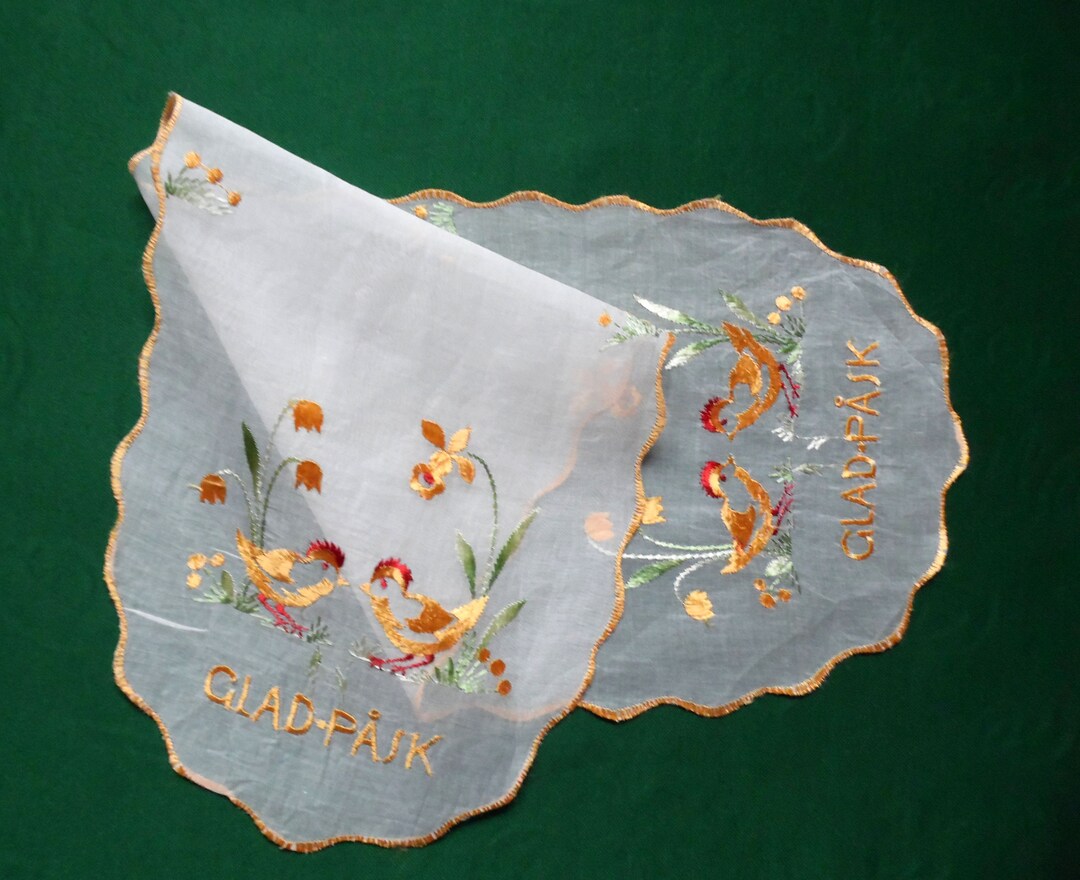 Vintage Easter Table Runner With Chicks Easter Table Topper Etsy