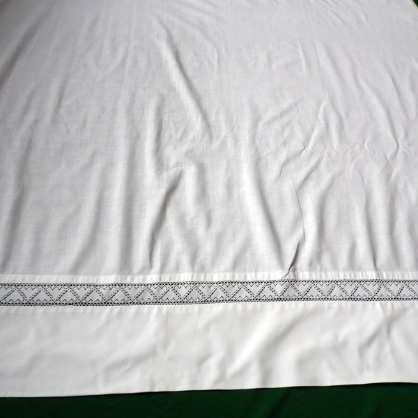 Vintage cotton bedsheet with a lace, vintage white flat sheet, vintage bed sheet