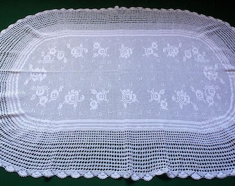 Vintage crochet tablecloth. Oval crochet tablecloth. Crocheted table cloth. Crochet lace. White oval tablecloth. Hand crocheted lace.