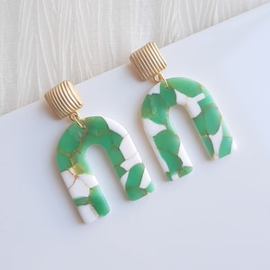 Earrings, handmade in France, green "U-Boran" model - Unique and original creation, by Sunisa, Franco-Thai artist