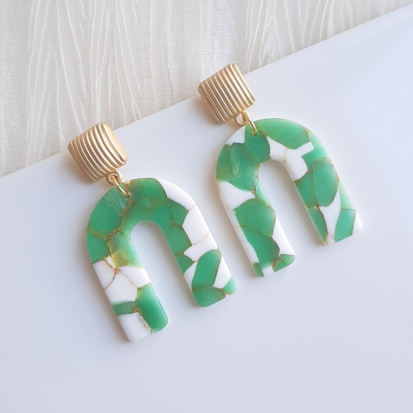 Boucles d'oreilles, fait main en France, modèle "U-Boran" vert - Création unique et originale, by Sunisa, artiste franco-thaïe