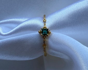 Smaragdgroene minimalistische beloftering, smaragdgroene zirkoonring, eeuwigheidsring voor haar, sierlijke ring voor haar, prachtige smaragdgroene ring.