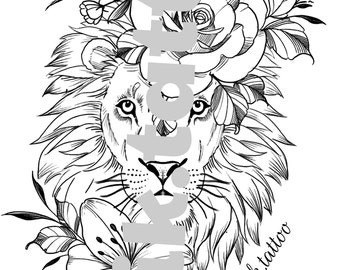 Può includere: Disegno di tatuaggio in bianco e nero in stile line art con un viso di leone circondato da fiori. Il viso del leone è al centro del disegno, con fiori che lo circondano su tutti i lati. I fiori sono di forme e dimensioni diverse, e alcuni hanno foglie. Il disegno è intricato e dettagliato.