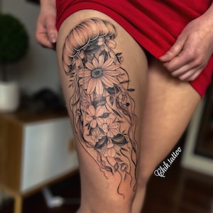 Feminines und florales Design für Chik-Tattoo-Tattoo. Schablonen-Tattoo-Design sofort herunterladen