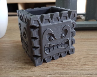 Thwomp Block / Super Mario Thwomp Planter