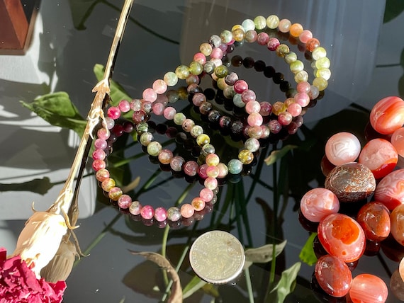 DUOVEKT - Braccialetto con perle di tormalina naturale, 10 mm, per donne e uomini, con perline rotonde in cristallo