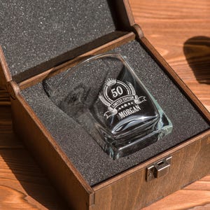 50. Geburtstagsgeschenke für Männer, personalisiertes Whiskyglas, benutzerdefiniertes Whiskyglas Geburtstagsgeschenk für ihn, Holzgeschenkbox gravieren Whiskyglas