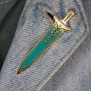 Glow In The Dark Moonlight Zweihänder Hard Enamel Pin