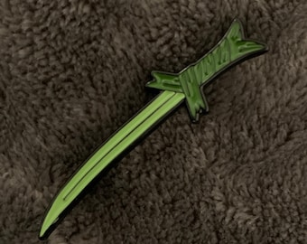 Pin de esmalte suave con forma de espada de hierba