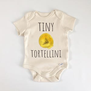 presente de chá de bebê, presente italiano para bebê, macacão italiano®, bebê italiano, macacão de macarrão, presente de bebê de macarrão, macacão foodie®, macacão fofo para bebê®