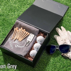 Gepersonaliseerd golfcadeau voor hem: ballen, taglabel voor handdoek, T-stukken, plunjer, balmarkering [GB-03] [R]