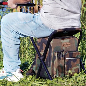 Angelausrüstung 2-teiliger personalisierter Kühler-Stuhl-Rucksack-Hocker mit gesticktem Camouflage-Hut [N] [W] Bild 15