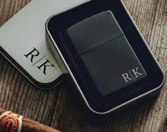 Accendino personalizzato con incisione, custodia per accendino con monogramma personalizzato, regalo per testimoni dello sposo, accendino per sigari