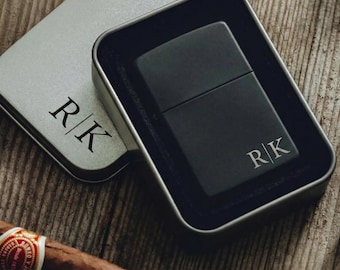 Zapalniczka z grawerunkiem, spersonalizowane etui na zapalniczkę z monogramem, prezent dla drużby, zapalniczka do cygar