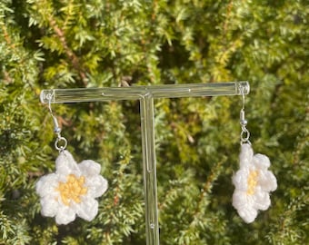 Crochet daisy earrings