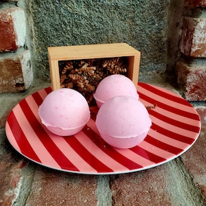 Bubble Gum Kid&#39;s Bath Bomb with Toy Surprise Inside