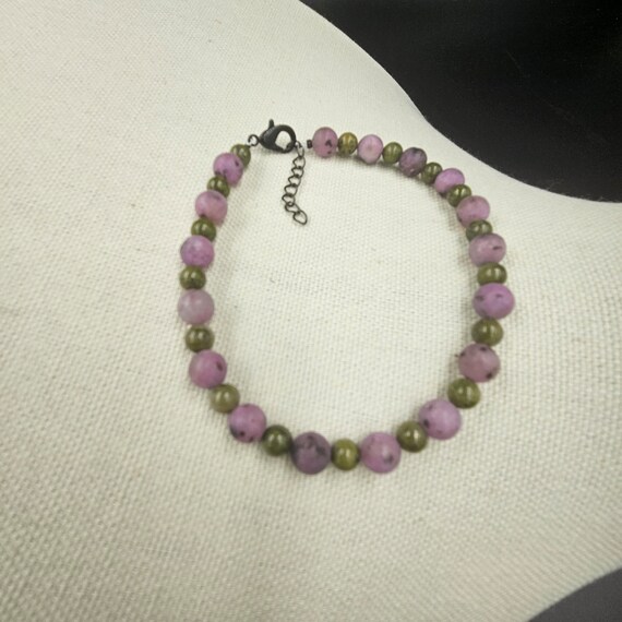 Lepidolite/pyrite in Jade Anklet