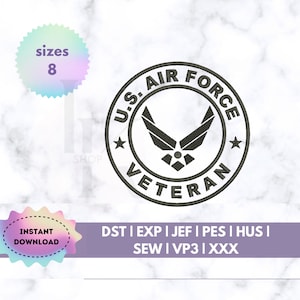 Peut inclure: Un motif de broderie noir et blanc d'un logo US Air Force Veteran. Le logo représente un cercle avec les mots "U.S. AIR FORCE VETERAN" autour de l'extérieur et une aile stylisée de l'Air Force à l'intérieur. Le motif est disponible en 8 tailles et dans les formats suivants : DST, EXP, JEF, PES, HUS, SEW, VP3 et XXX.