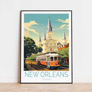 Puede incluir: Un cartel de viaje vintage con una ilustración colorida de un tranvía que pasa por la Catedral de San Luis en Nueva Orleans, Luisiana. El cartel tiene el texto "NEW ORLEANS" y "LOUISIANA" en una fuente azul.