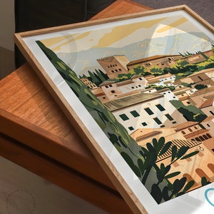 Puede incluir: Una ilustraci&oacute;n enmarcada de una ciudad con un gran edificio en el fondo y edificios m&aacute;s peque&ntilde;os en primer plano. Los edificios son una mezcla de blanco y marr&oacute;n, y hay &aacute;rboles y arbustos verdes en toda la escena. El cielo es de color amarillo claro.