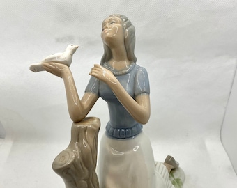 Lladro Tengra Spain Lady Retired Figurine