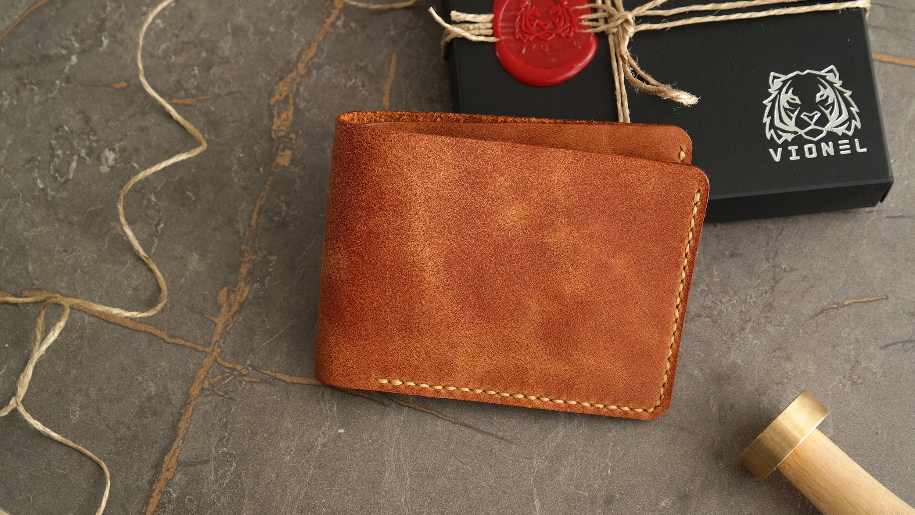 Personalized Minimalist Leather Wallet, Handmade Classic Bifold Wallet, Leather Card Holder, Anniversary Gift for Him, Size: 3.3" x 4.5"