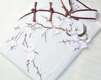 2pcs Plum Blossom Flower Applique Embroidery Patch Iron On Patch 2pcs Plum Blossom Flower Applique Embroidery Patch Iron On Patch