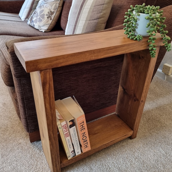 Mesa auxiliar estrecha de madera maciza para sofá (varios tamaños y colores)