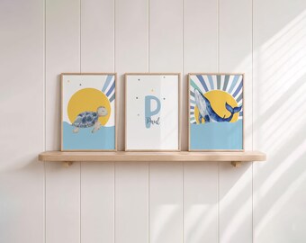 Bilder Kinderzimmer Tiere, Wal, Schildkröte, Namensposter, 3er Posterset, Meerestiere Blau und Gelb, Wanddeko Jungenzimmer, Kinderzimmerdeko