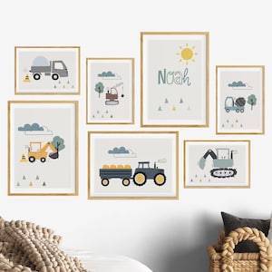 Kinderzimmer Bilder Junge Traktor, Wanddeko 7er Collage Poster Set Bagger, personalisiert mit Name Deko Baby Geburt, Baustelle Fahrzeuge