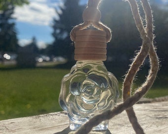 FLOWER bottle boho-chic oil diffuser. Handmade hanging oil diffuser. Car accessories. Aromatherapy fragrance oil. Crafted car diffuser