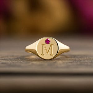 Anillo con letra cursiva personalizada y piedra de nacimiento, anillo con inicial personalizado chapado en oro de plata 925, anillo con inicial con sello, único y significativo