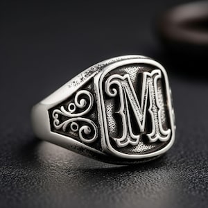 Anillo de plata 925 personalizado con letra para hombre / Anillo con sello inicial personalizado / Anillo con nombre oxidado en plata esterlina para hombre / Regalo grabado para él