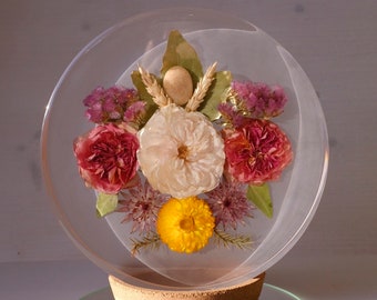 Dried flowers preserved in resin / decoration / unique gift / handmade / unique piece / dried flowers / one of a kind